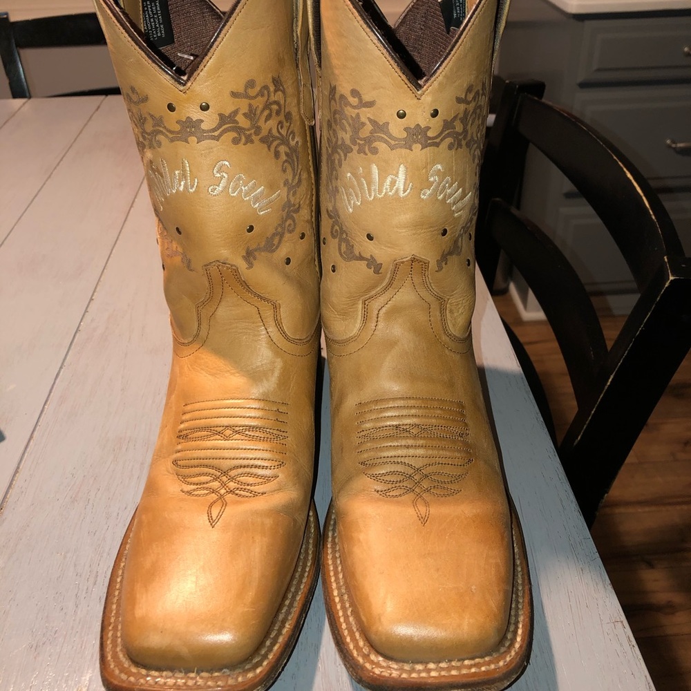 Women’s Loredo square toe boot